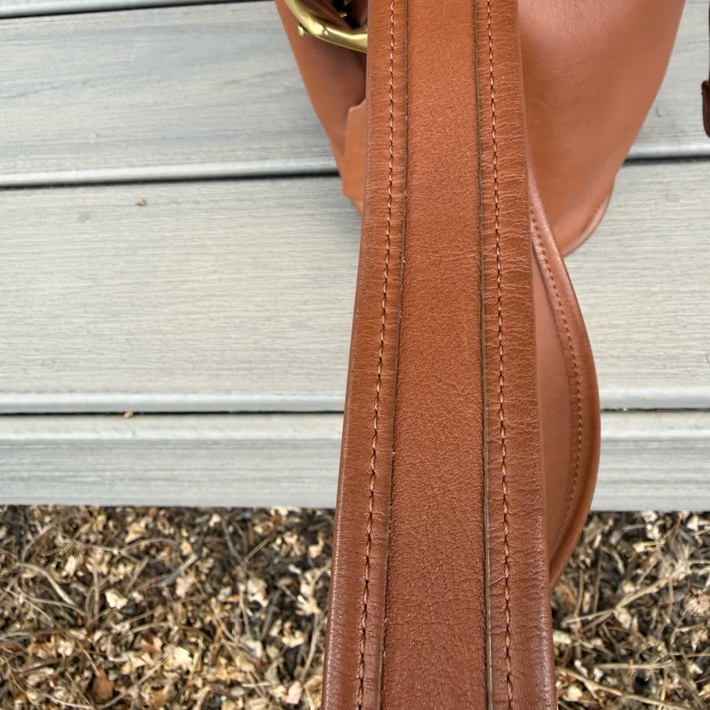 Vintage Coach Legacy Lula Bucket Bag in British Tan - Picture 14 of 16